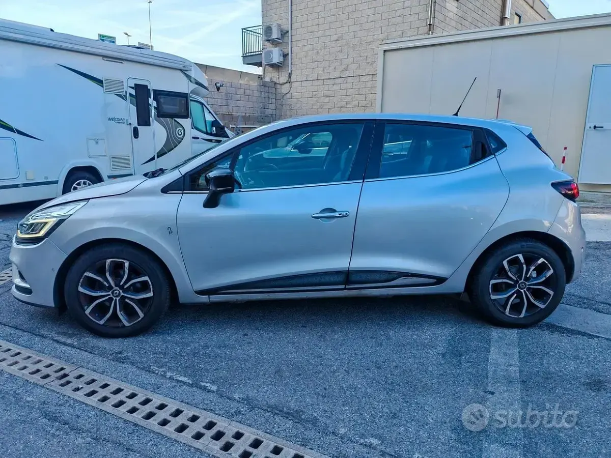 Usata Renault Clio V 90 CV (66 kW) 2019 Grigio Berlina