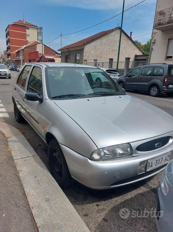 Usata Ford Fiesta 1999 Grigio Utilitaria