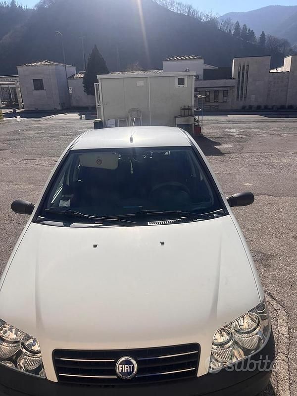 Usata Fiat Punto 60 CV (44 kW) 2007 Bianco Utilitaria