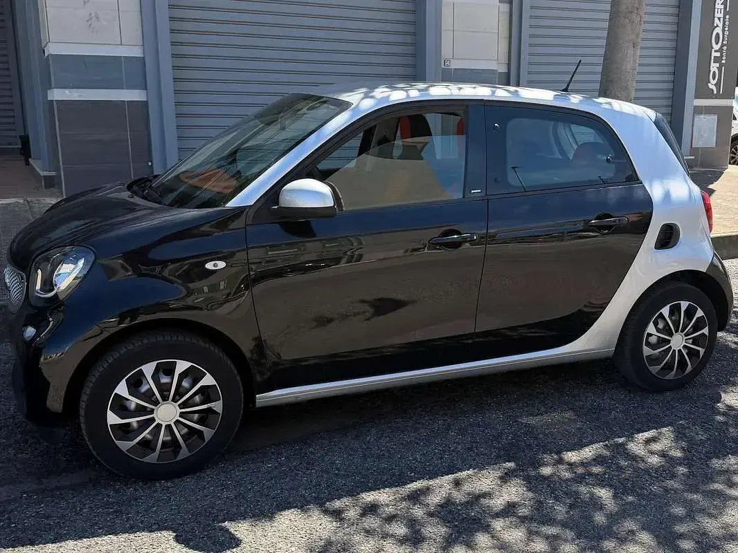Usata Smart ForFour 71 CV (52 kW) 2015 Nero Utilitaria