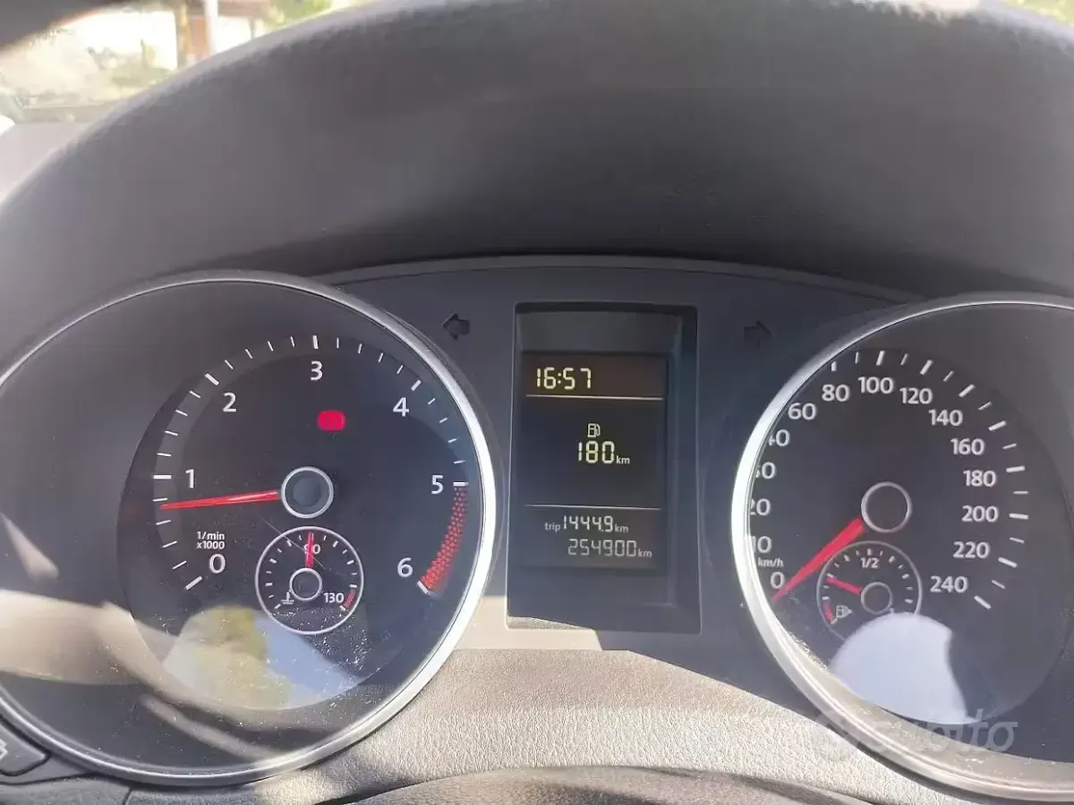 Usata VW Golf VI 105 CV (77 kW) 2011 Bianco Berlina