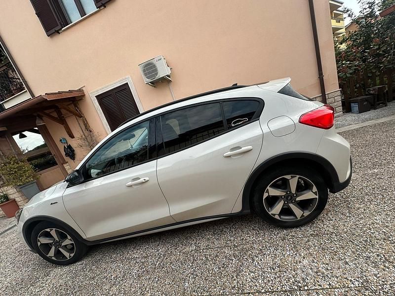 Usata Ford Focus Active 125 CV (91 kW) 2019 Grigio Berlina