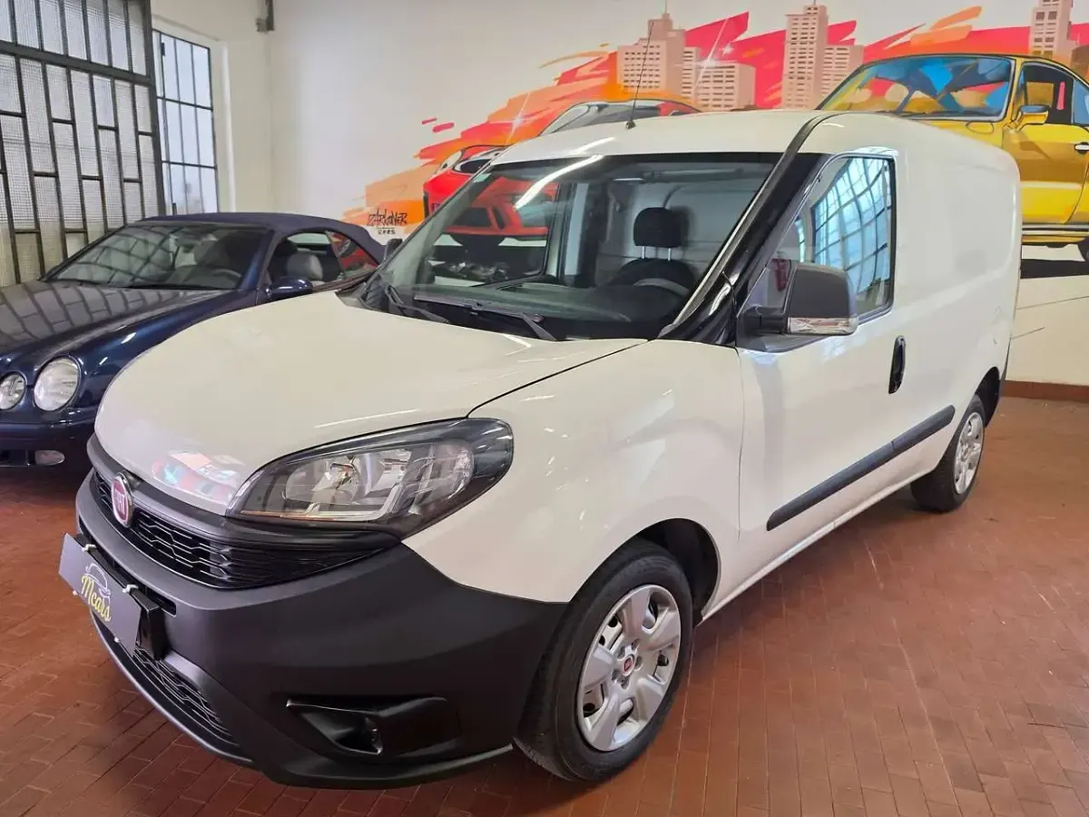 Usata Fiat Doblò 95 CV (69 kW) 2010 Bianco Monovolume