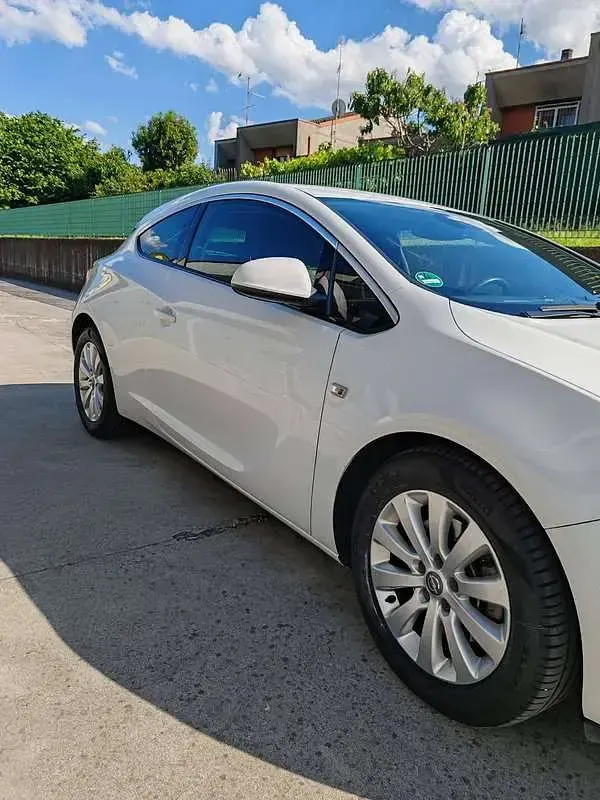 Usata Opel Astra GTC Cosmo 165 CV (121 kW) 2011 Bianco Berlina