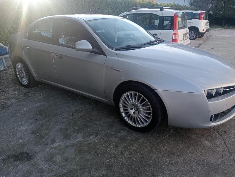 Second-hand Alfa Romeo 159 Ti 149 CP (109 kW) 2008 Argintiu Berlinǎ
