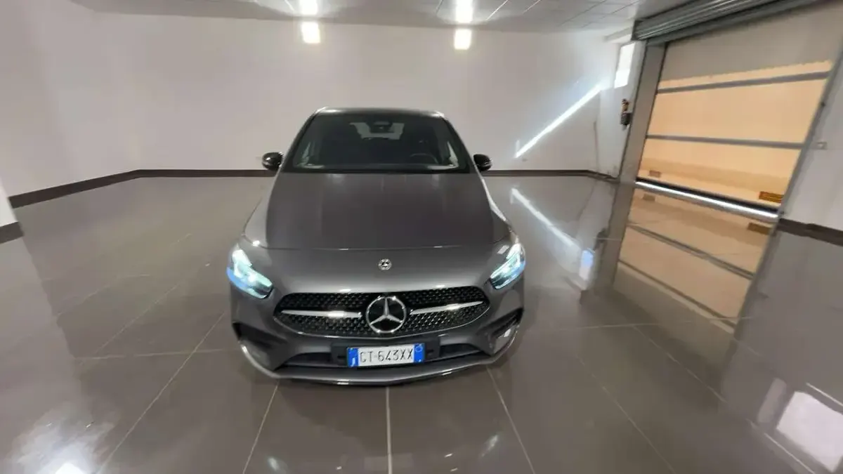 Usata Mercedes B180 AMG line 116 CV (85 kW) 2024 Grigio Utilitaria