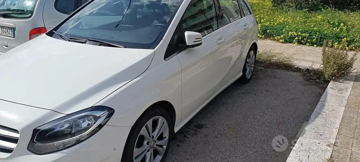Usata Mercedes B180 109 CV (80 kW) 2015 Bianco Utilitaria