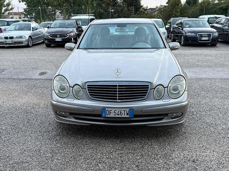 Grigio Usata 2006 Mercedes E280 Avantgarde Tre volumi | 4300 € - Immagine 1/4