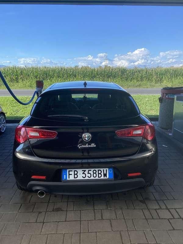 Usata 2016 Alfa Romeo Giulietta Exclusive Due volumi | 8900 € (Buon prezzo) - Immagine 1/4