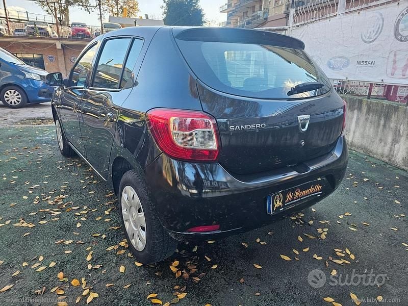 Usata Dacia Sandero Lauréate 75 CV (55 kW) 2013 Berlina