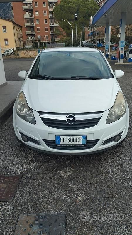 Usata Opel Corsa Enjoy 80 CV (58 kW) 2010 Bianco Berlina