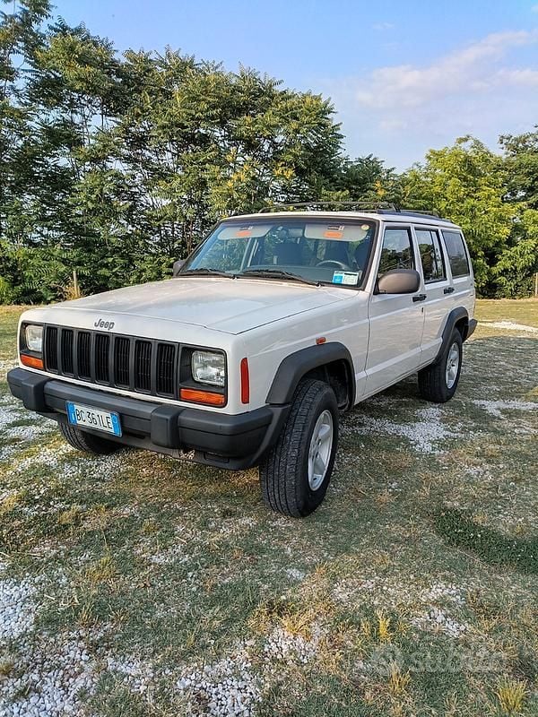 Usata Jeep Cherokee Sport 116 CV (85 kW) 1999 Bianco SUV