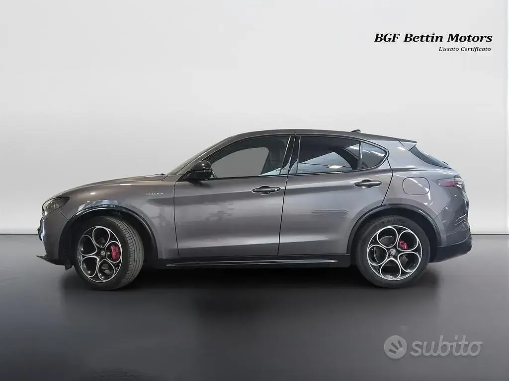 Usata Alfa Romeo Stelvio Veloce 209 CV (153 kW) 2024 Grigio vesuvio SUV