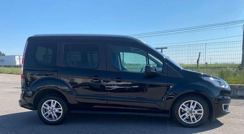 Begagnad Ford Tourneo Titanium 120 HK (88 kW) 2020 Svart Van