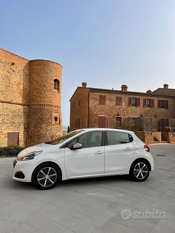 Usata Peugeot 208 2016 Bianco Utilitaria