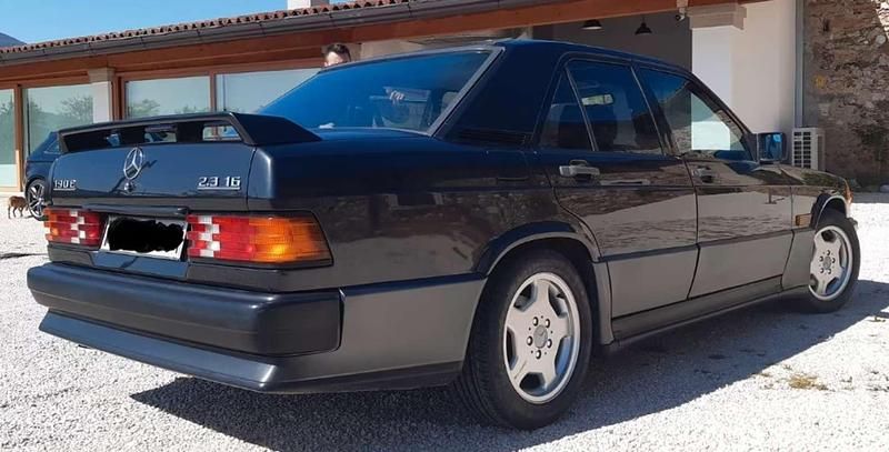 Usata Mercedes 190 185 CV (136 kW) 1984 Nero Berlina