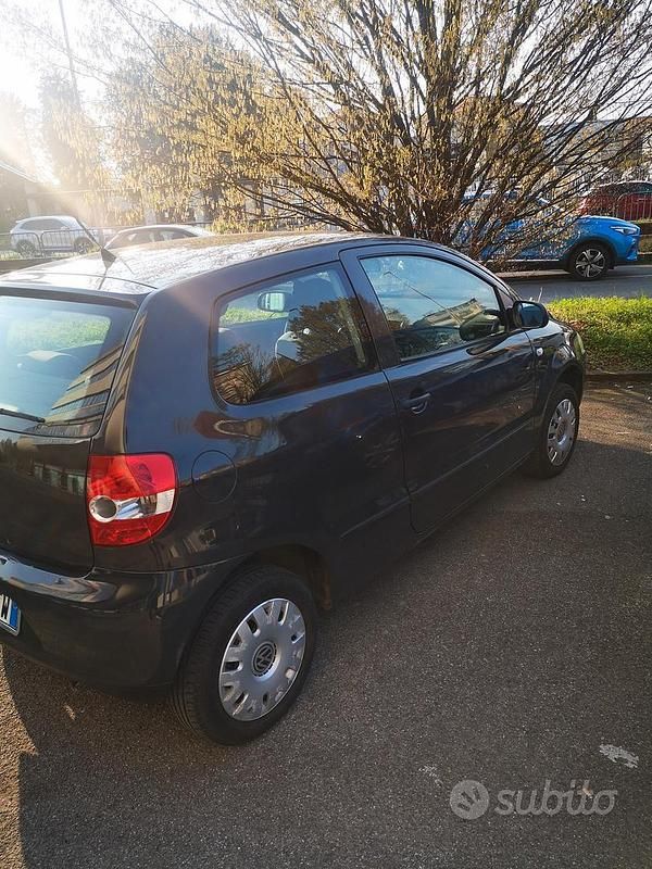 Usata VW Fox 75 CV (55 kW) 2008 Grigio Utilitaria