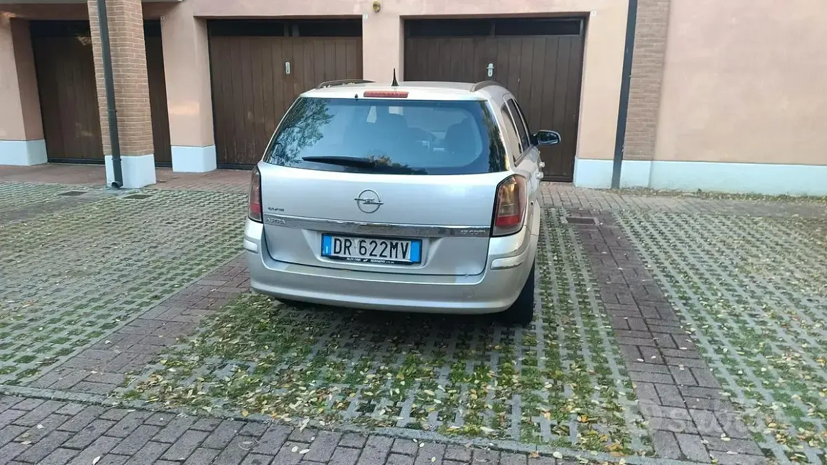 Usata Opel Astra 101 CV (74 kW) 2008 Grigio Station wagon