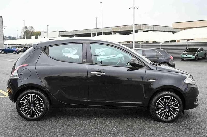 Usata Lancia Ypsilon Gold 69 CV (50 kW) 2021 Nero Utilitaria