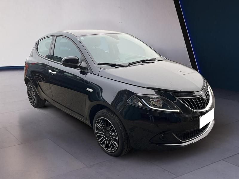 Usata Lancia Ypsilon Gold 69 CV (50 kW) 2023 Nero Utilitaria