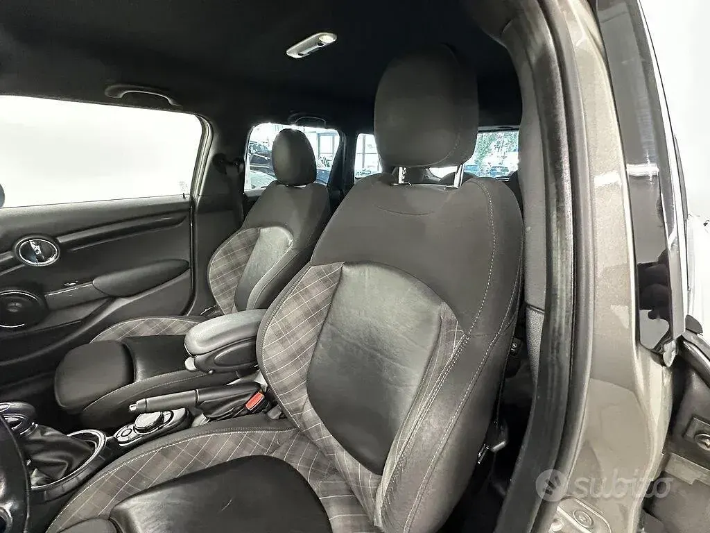 Usata Mini Cooper D 116 CV (85 kW) 2017 Argento Utilitaria
