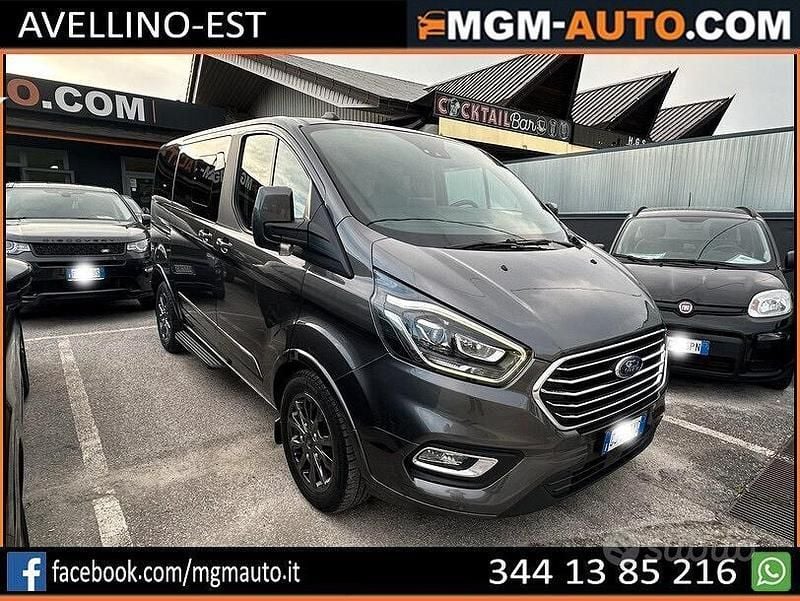 Usata Ford Tourneo 185 CV (136 kW) 2022 Grigio Monovolume