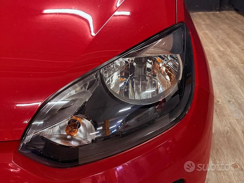 Usata VW up! 60 CV (44 kW) 2016 Rosso Utilitaria