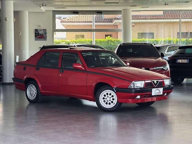 Usata Alfa Romeo 75 148 CV (108 kW) 1991 Rosso Berlina