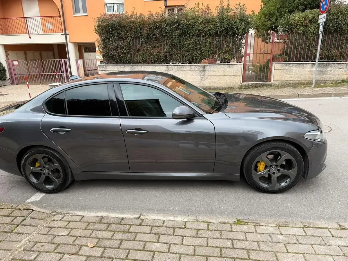 Usata Alfa Romeo Giulia 160 CV (117 kW) 2019 Grigio Berlina