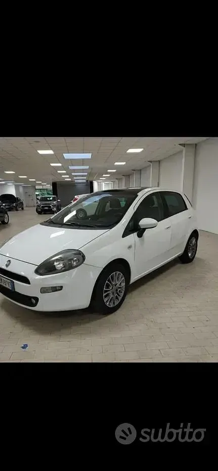 Begagnad Fiat Punto S 95 HK (69 kW) 2012 Vit Halvkombi