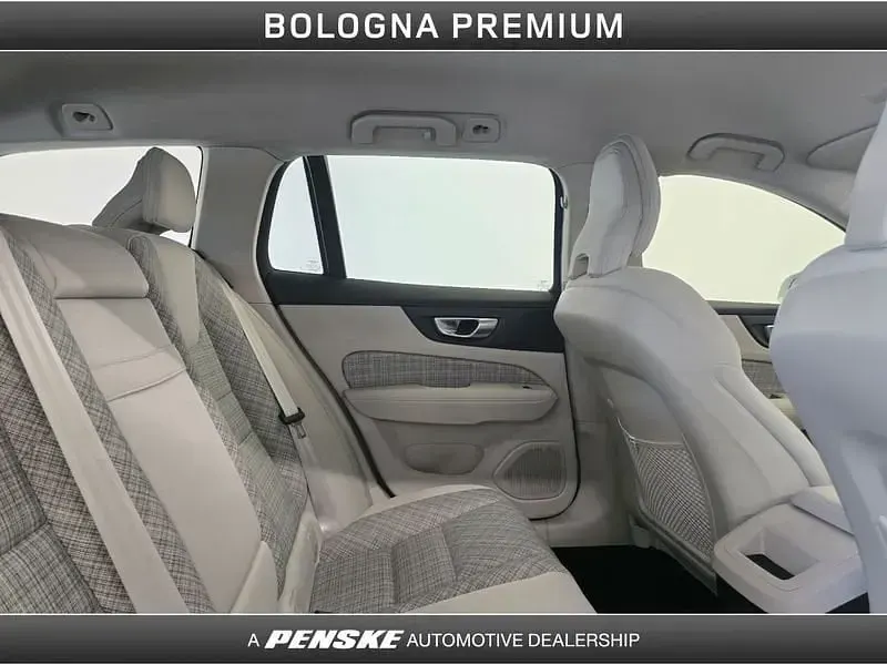 Usata Volvo V60 CC Core 197 CV (144 kW) 2024 Bianco Station wagon