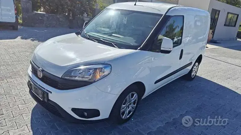 Usata Fiat Doblò 105 CV (77 kW) 2016 Bianco Monovolume