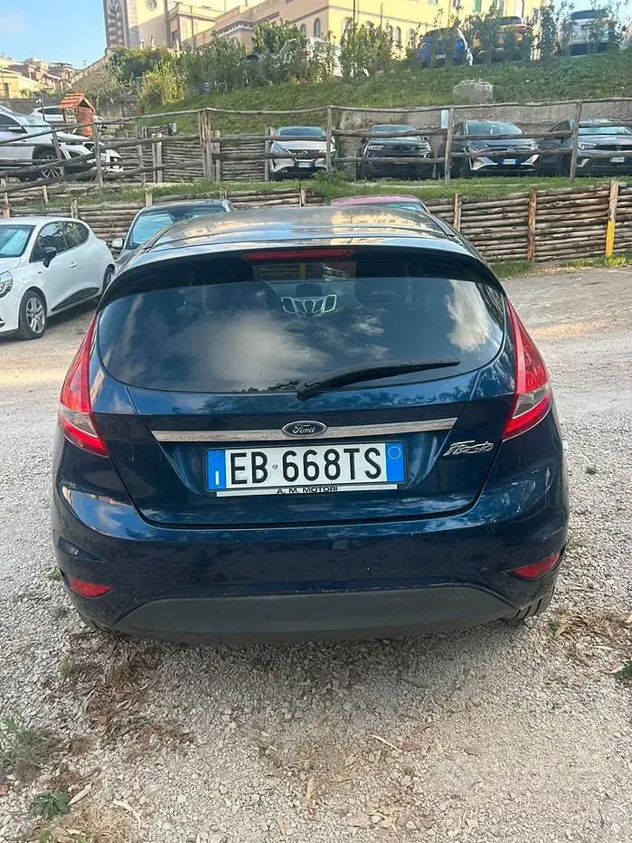 Usata Ford Fiesta Titanium 97 CV (71 kW) 2010 Bluazzurro Berlina
