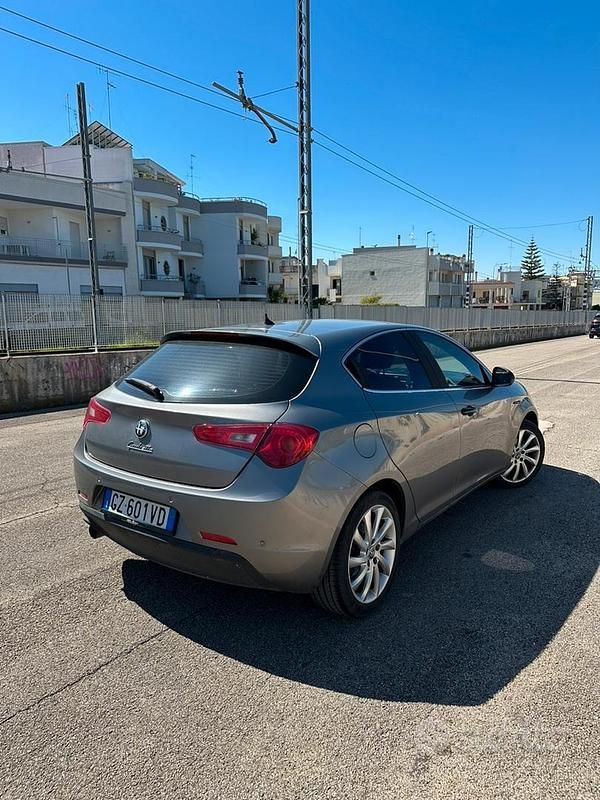 Usata Alfa Romeo Giulietta Exclusive 105 CV (77 kW) 2014 Grigio Utilitaria