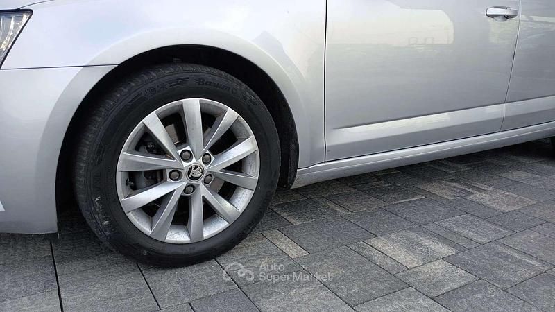 Usado Skoda Octavia G-TEC Ambition 131 CV (96 kW) 2019 Gris Familiar