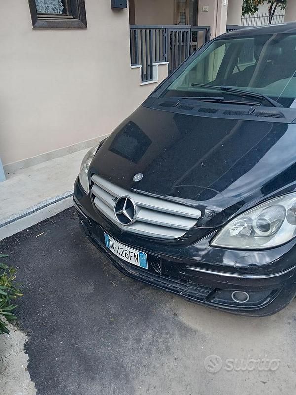 Usata Mercedes B200 140 CV (102 kW) 2009 Nero Monovolume