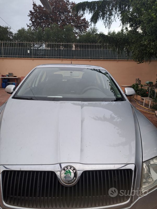 Grigio Usata 2008 Skoda Octavia Tre volumi | 3000 € (Buon prezzo) - Immagine 1/2