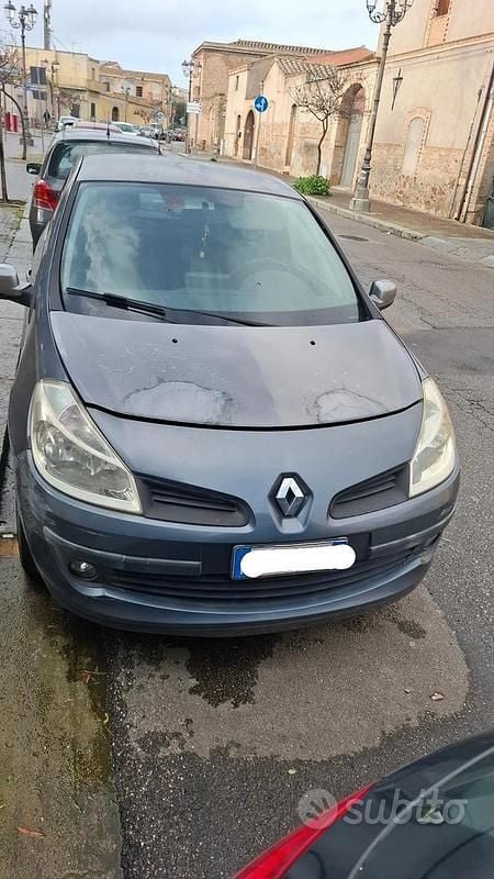 Usata Renault Clio II 65 CV (47 kW) 2003 Grigio Berlina