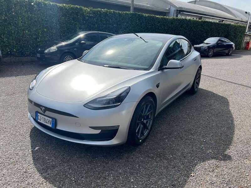 Argento Usata 2022 Tesla Model 3 Long Range Tre volumi | 31.500 € (Buon prezzo) - Immagine 1/4
