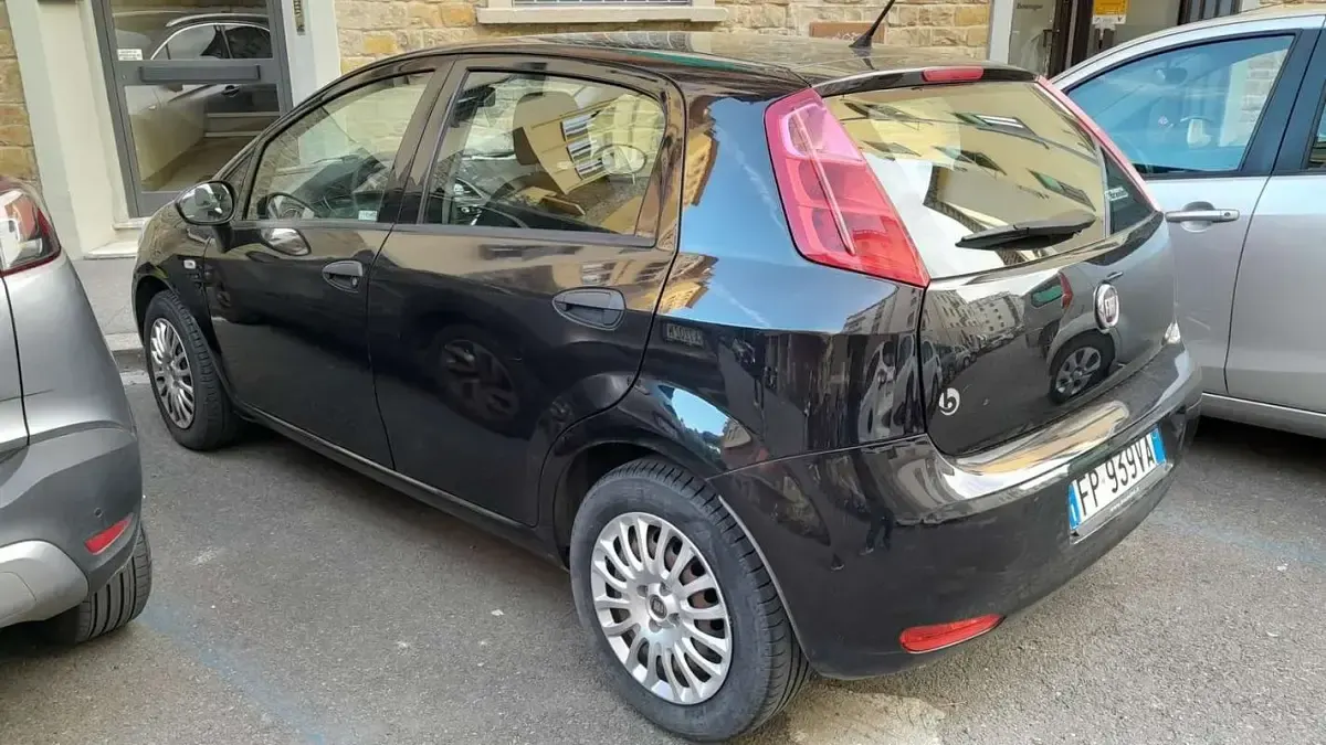 Usata Fiat Punto Street 76 CV (55 kW) 2018 Nero Utilitaria