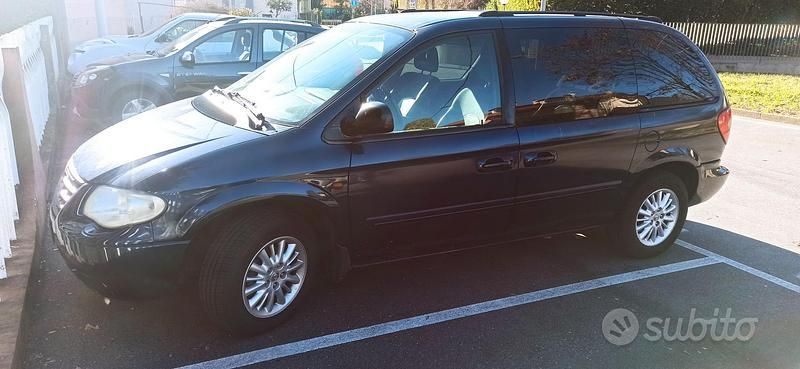 Blu/azzurro Usata 2004 Chrysler Voyager Monovolume | 1700 € (Buon prezzo) - Immagine 1/4