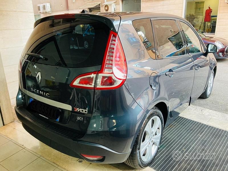 Usata Renault Scénic III 110 CV (80 kW) 2012 Grigio Monovolume