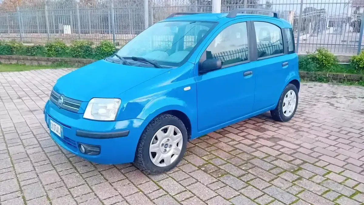 Usata Fiat Panda Dynamic 60 CV (44 kW) 2004 Blu Utilitaria