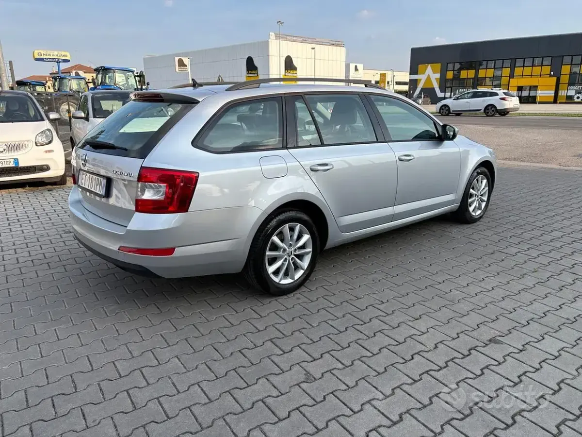 Usata Skoda Octavia Elegance 105 CV (77 kW) 2014 Grigio Station wagon