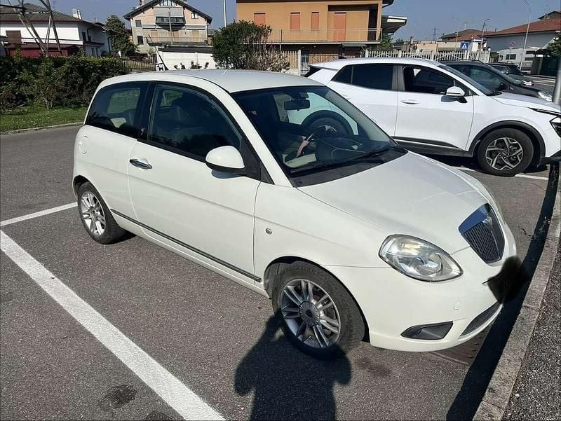 Usata Lancia Ypsilon Platinum 69 CV (50 kW) 2011 Utilitaria