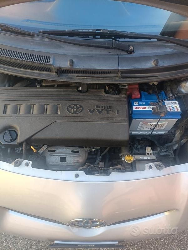 Usata Toyota Yaris 2010 Grigio Utilitaria