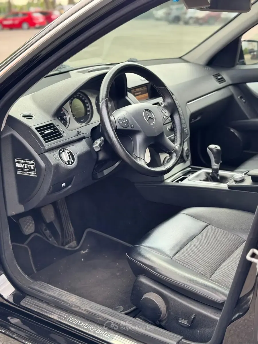 Usado Mercedes C220 Avantgarde 170 CV (125 kW) 2010 Negro Familiar