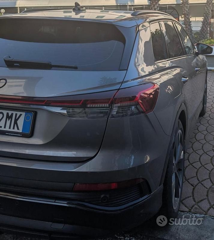 Usata Audi Q4 e-tron S-Line 150 kW (204 CV) 2021 Grigio SUV