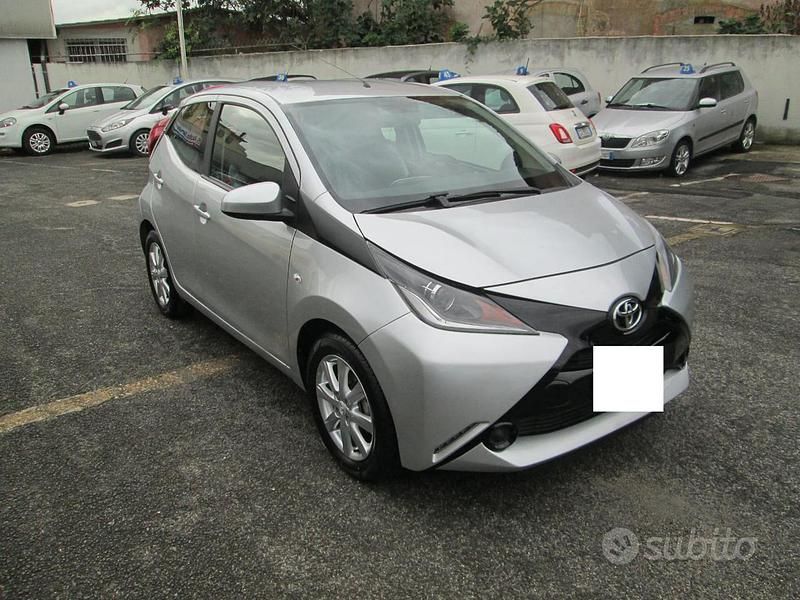 Usata Toyota Aygo Cool 69 CV (50 kW) 2016 Argento metallizzato Utilitaria