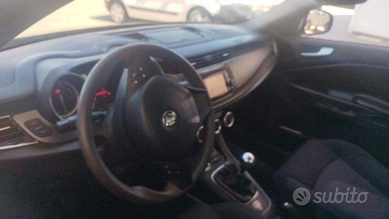 Usata Alfa Romeo Giulietta Business 120 CV (88 kW) 2016 Bianco Utilitaria